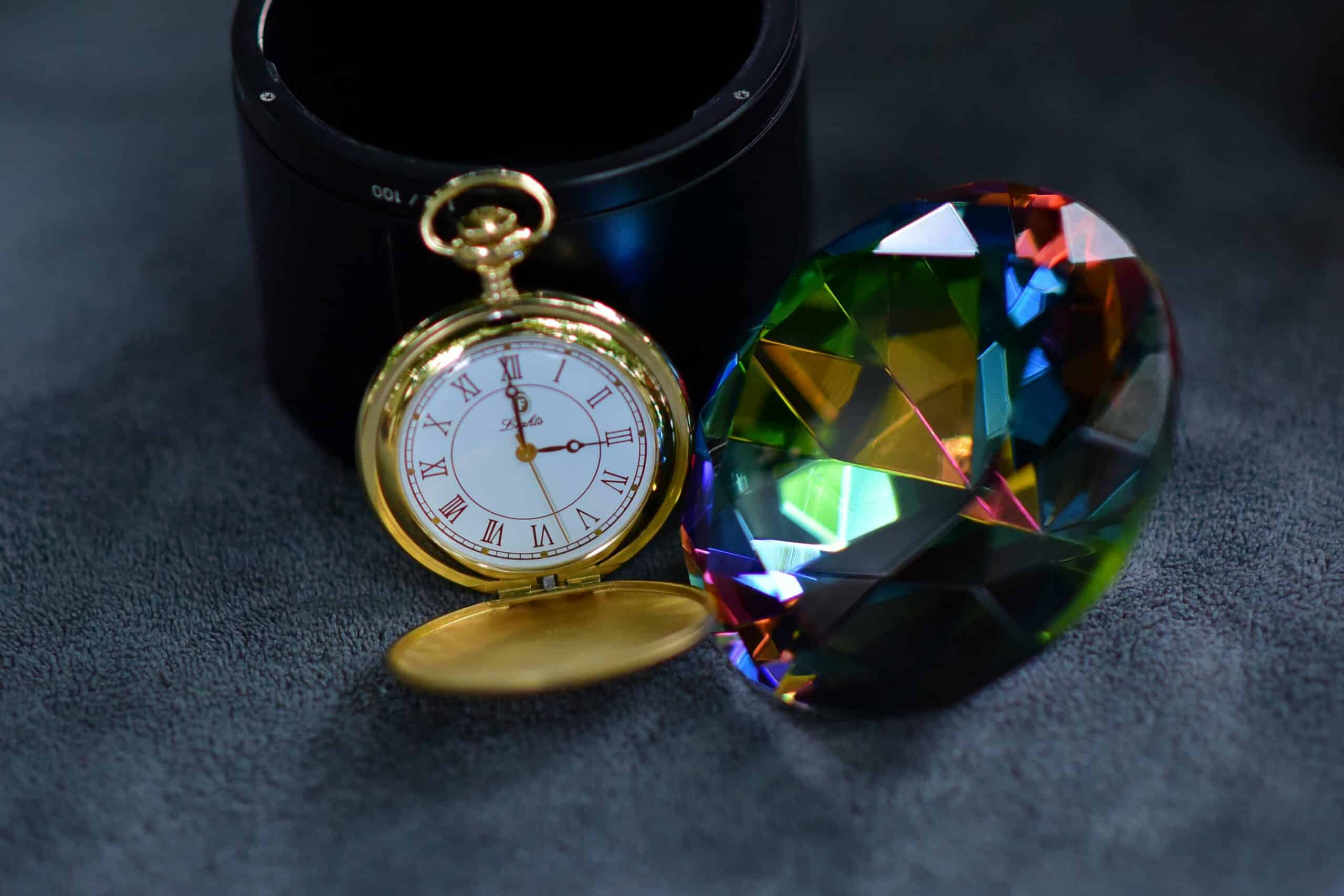 luxury fine art auction with jewel and time piece